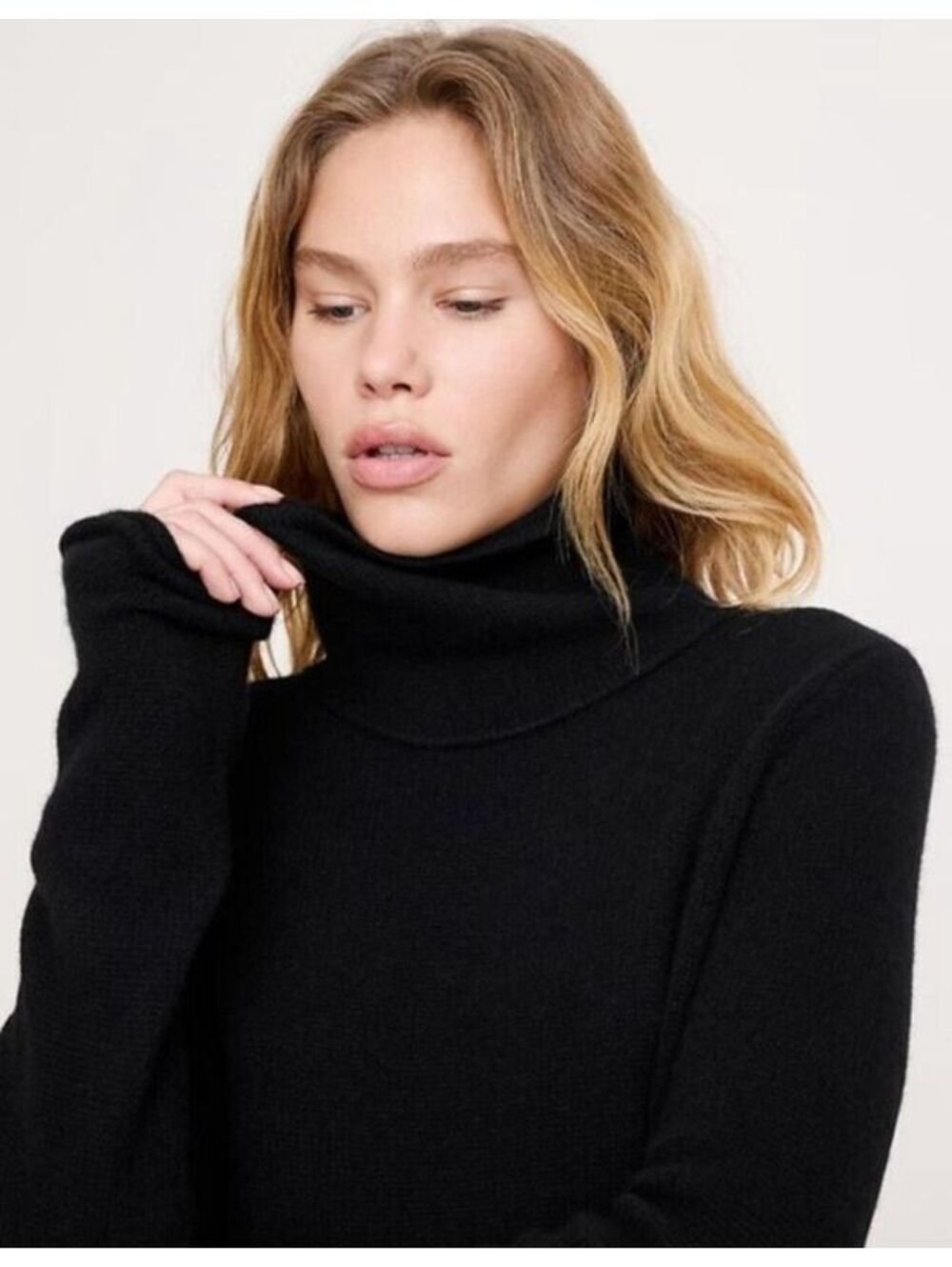 NWT Banana Republic Lightweight Cashmere Turtleneck Mini Dress BLACK MEDIUM - Picture 3 of 5